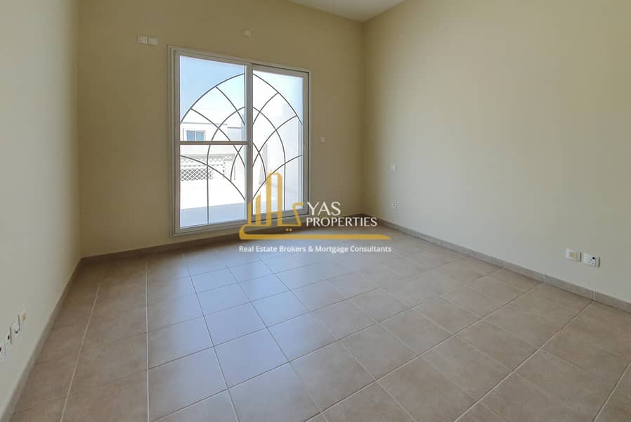 12 3 BR TRAD TH MID-33. jpg