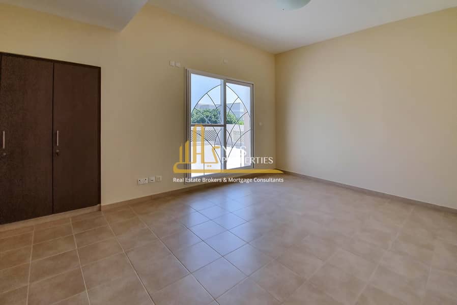 13 3 BR TRAD TH MID-35. jpg