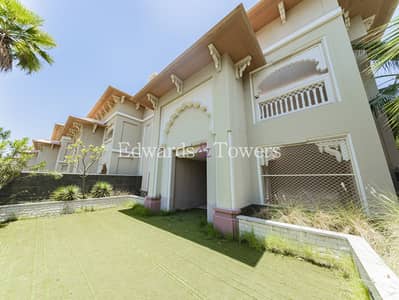 4 Bedroom Villa for Sale in Palm Jumeirah, Dubai - Partial Upgrade| Beach Front| Vacant 4 Bedroom Villa for Sale in Palm Jumeirah, Dubai - Partial Upgrade| Beach Front| Vacant