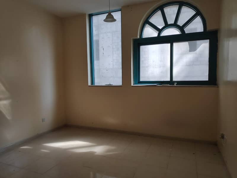 3 BHK FOR EMPLOYERS IN MAIN ROAD VERY BIG 3 BHK FOR EMPLOYERS IN MAIN ROAD VERY BIG