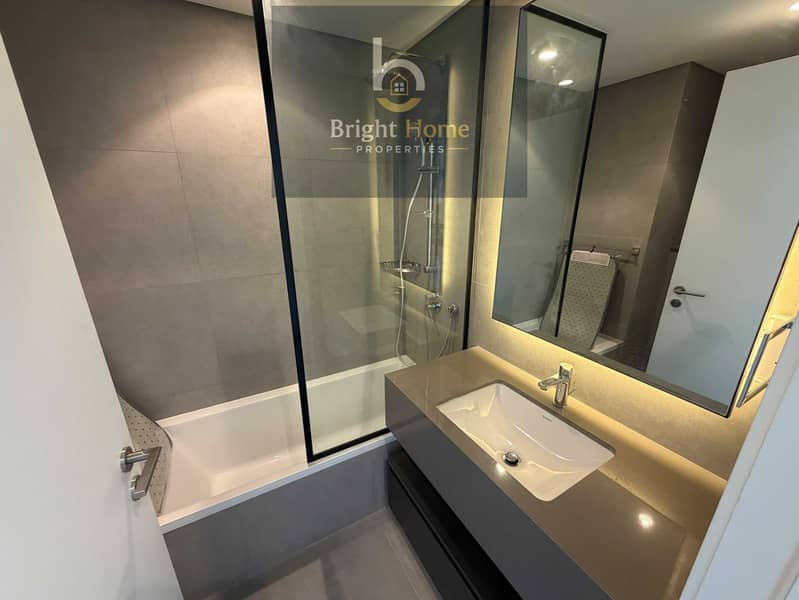 8 108025. jpg