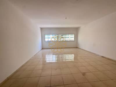 Appartement de 3 chambres à à louer à Al Khan, Sharjah - 59239. jpg