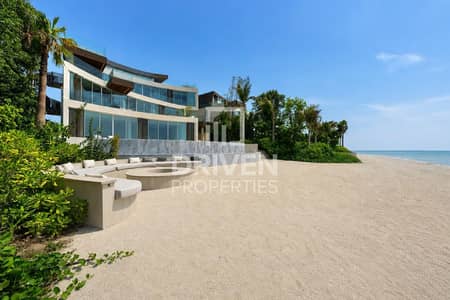 8 Bedroom Villa for Rent in The World Islands, Dubai - Burj Skyline Views | Ready Now | Beachfront Living