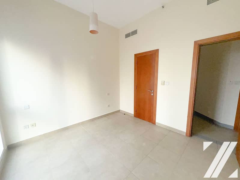 7 6baa98bc-e345-47be-8e2b-fed203e64fa6. jpg