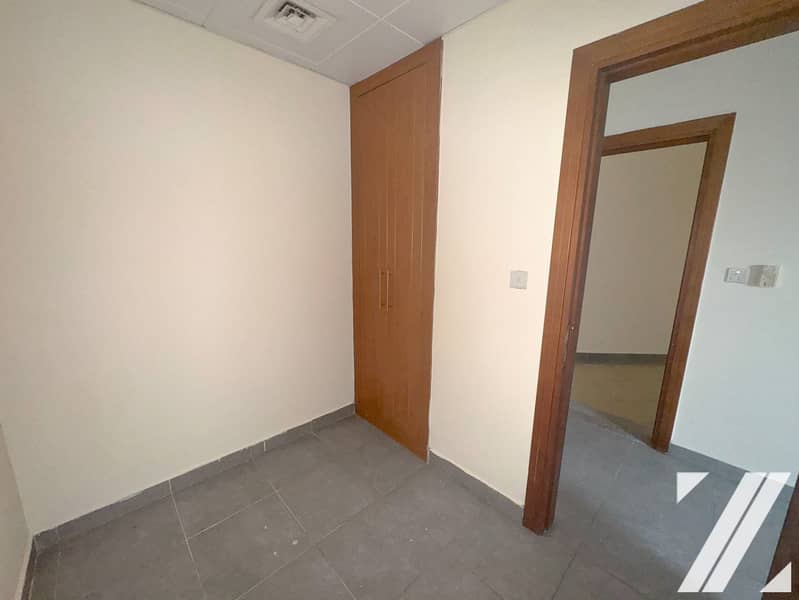 12 c7e30160-2a15-40d4-b619-28655d85b38d. jpg