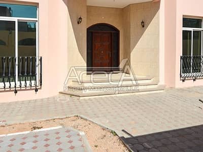 Big sized 7 bedrooms villa front on the street. Big sized 7 bedrooms villa front on the street.