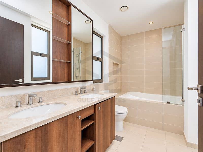 14 20 - Main Bathroom. jpg
