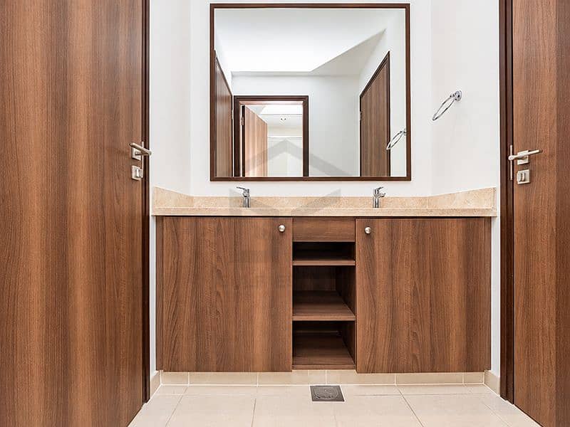 18 21 - Double Vanity Area. jpg