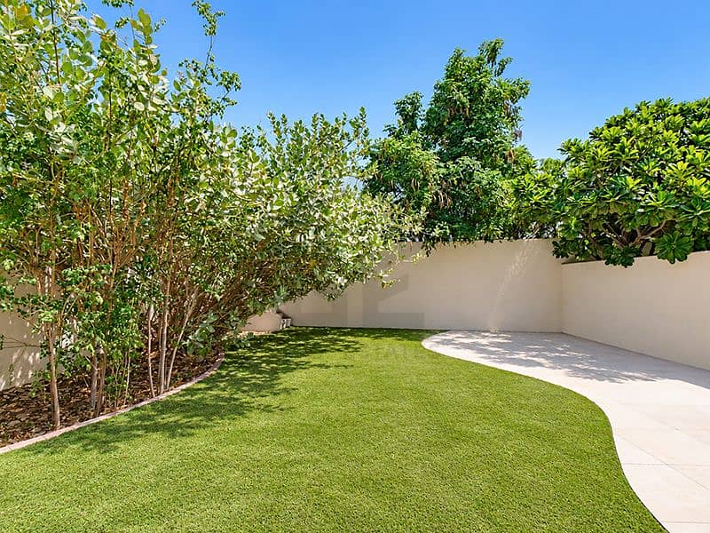 23 04 - Private Garden. jpg