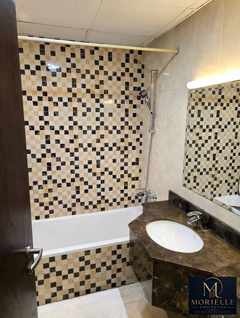 7 luxury_bathroom_hdr_1. webp
