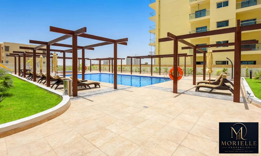 9 luxury_resort_pool_4. jpg
