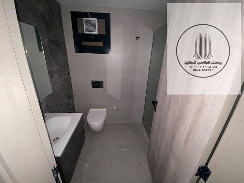 4 5c810935-6aa3-40ee-a972-47ff2a1d4499. jpg