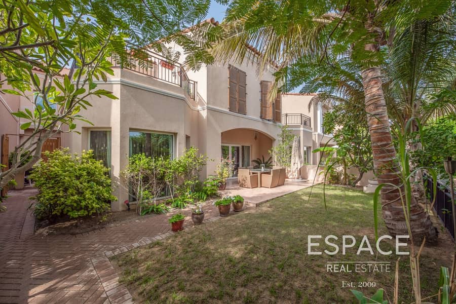 Close to Main Park & Pool | Immaculate