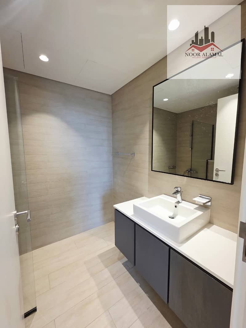 19 04f988f6-5ae4-4b72-bfe2-acc8e5e2dbec. jpg