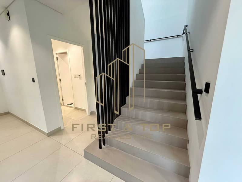 12 dcbcadb1-7ce8-4295-bc5a-2930f168e48a. jpg