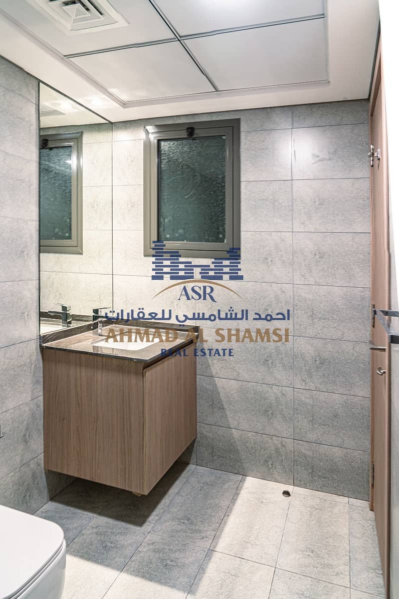 28 0ea088c8-fa10-4da5-afd8-6816382b6c75. jpg