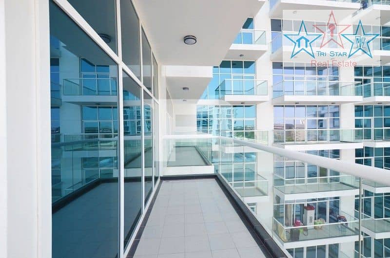 8 GLITZ BALCONY. jpeg