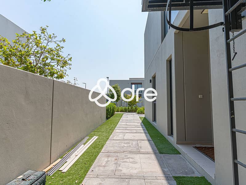 28 DRE08049. JPG