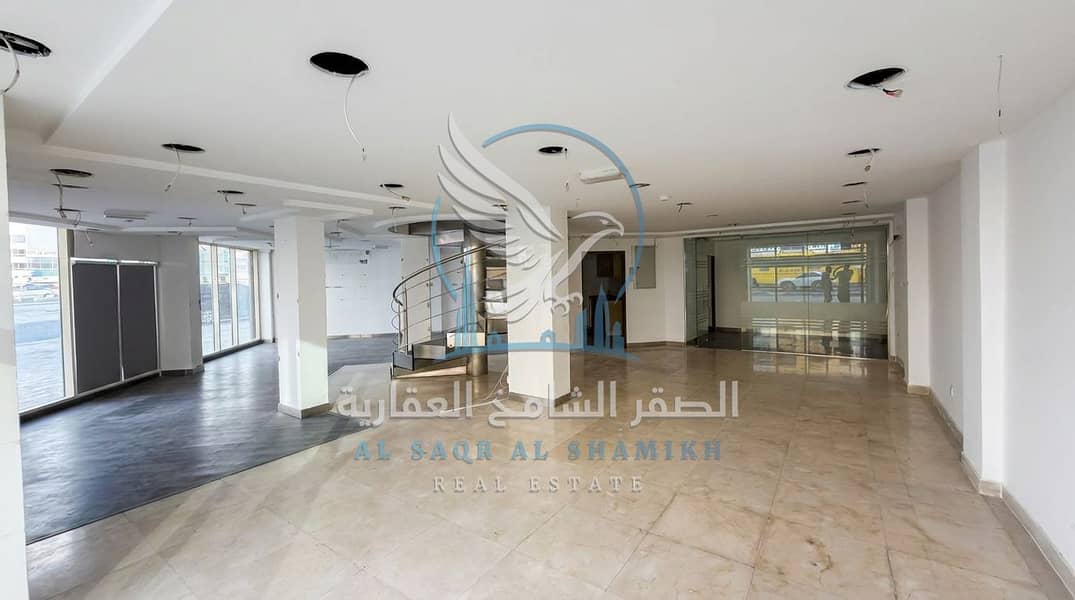 5 محل تجاري في الصناعية 15 على شارع عام 2,000 قدم مربع 130,000 درهم4. jpeg