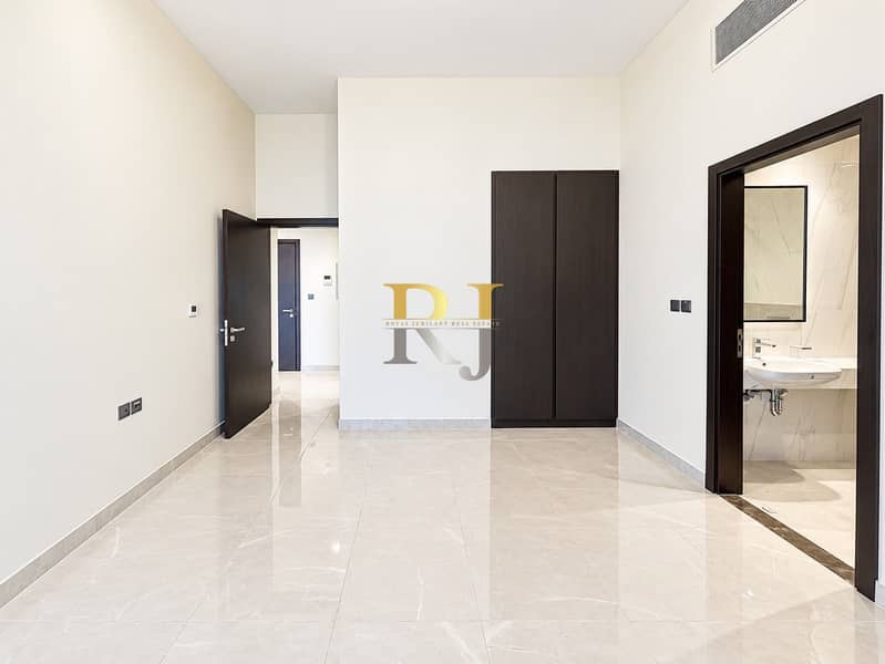 12 2e049e40-b62d-4882-9ba3-8d0ee472f2cf. jpg