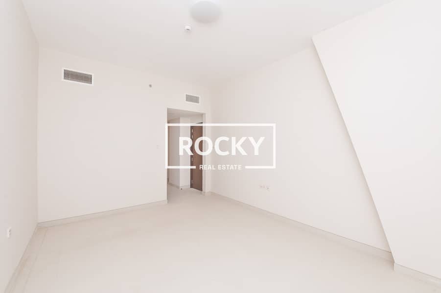 2 Rocky Real Estate - International City - Amna Res. - Apartment (10 of 17). JPG