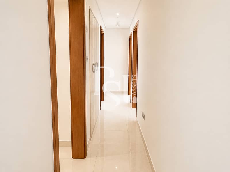5 Hallway. jpg