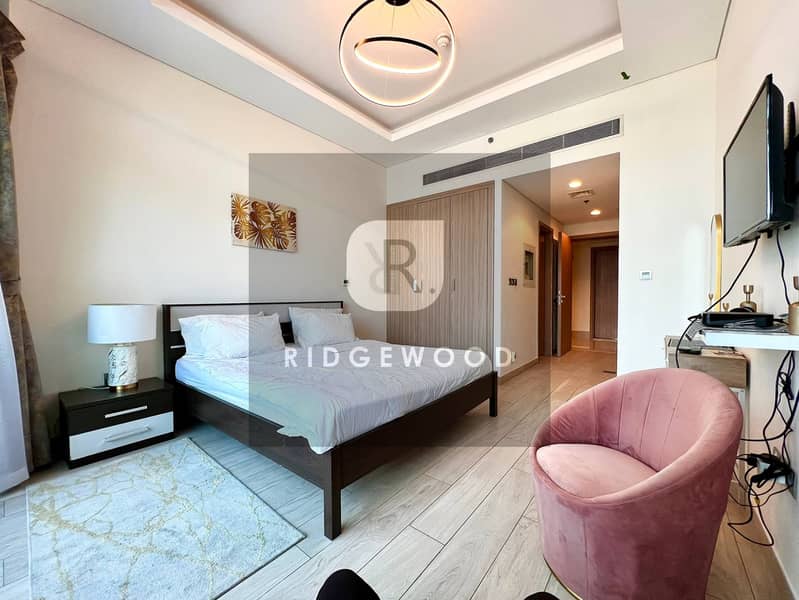 4 photo_5877656152261201720_w. jpg