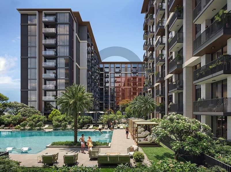17 03-central-pool-and-courtyard. jpg