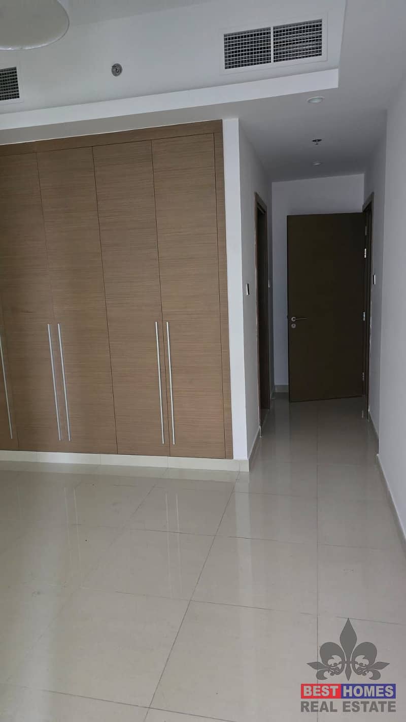 8 GULFA1BHK6. jpg