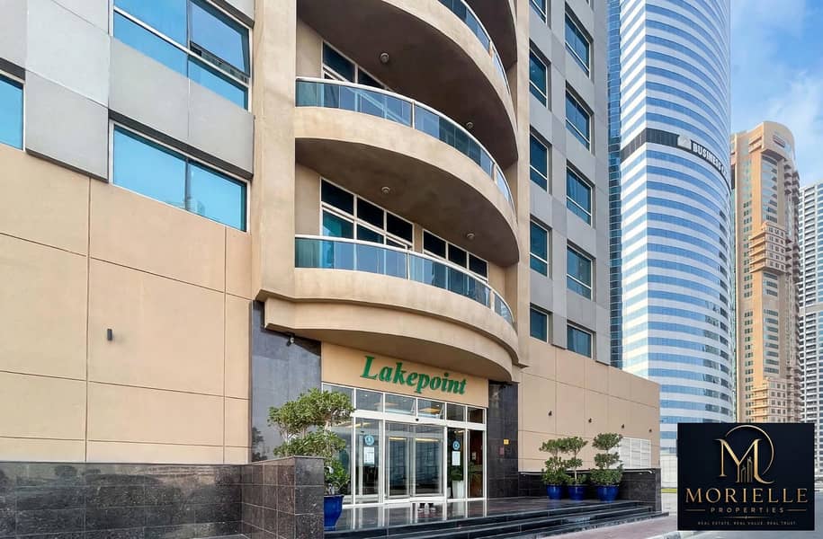 6 lakepoint_luxury_entrance. jpg