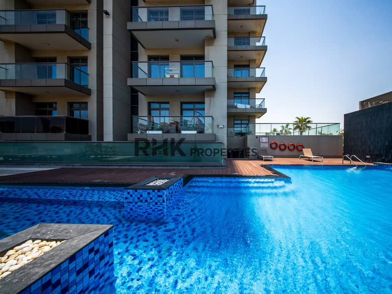 9 Modern apartment building with resort-style swimming pool, sun loungers and leisure facilities