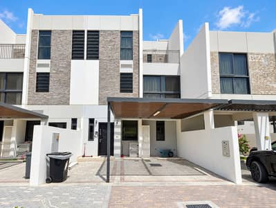 5 habitaciones Townhouse para en Alquiler en DAMAC Hills 2 (Akoya by DAMAC), Dubai - Casa adosada en DAMAC Hills 2 (Akoya by DAMAC)，Juniper, 5 dormitorios, 145000 AED - 16608598