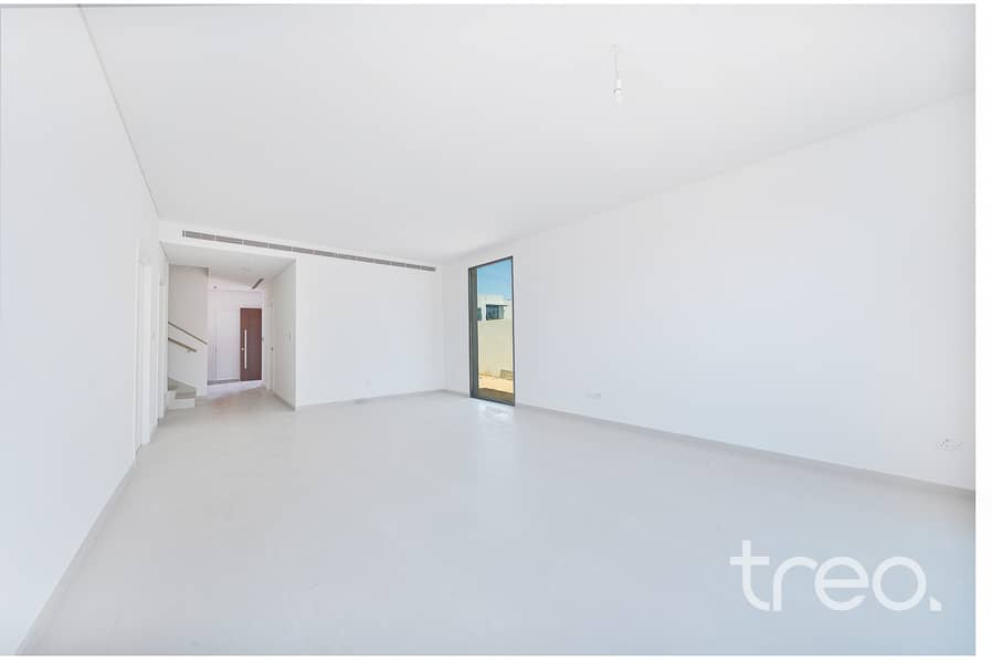 3 Living Room 1. jpg