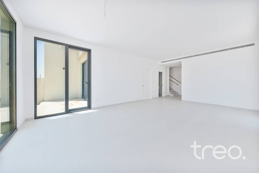 4 Living Room 2. jpg