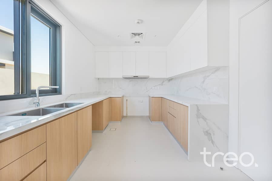 5 Kitchen 1. jpg