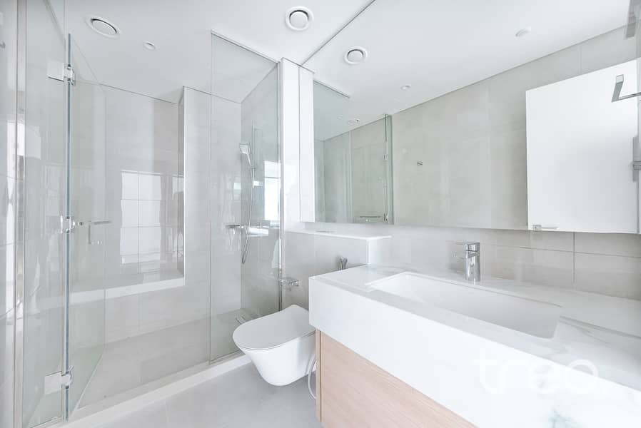 9 Ensuite 1. jpg