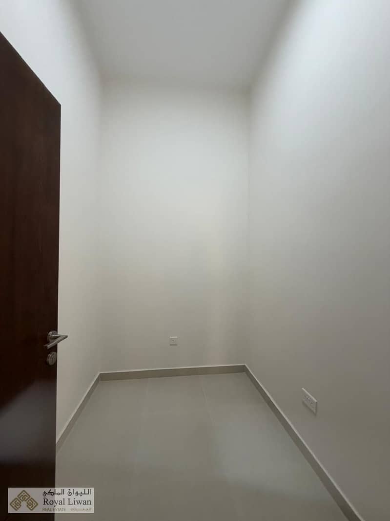 15 7bddd5c9-5d83-48bd-bba0-11b82356e9c4. jpg