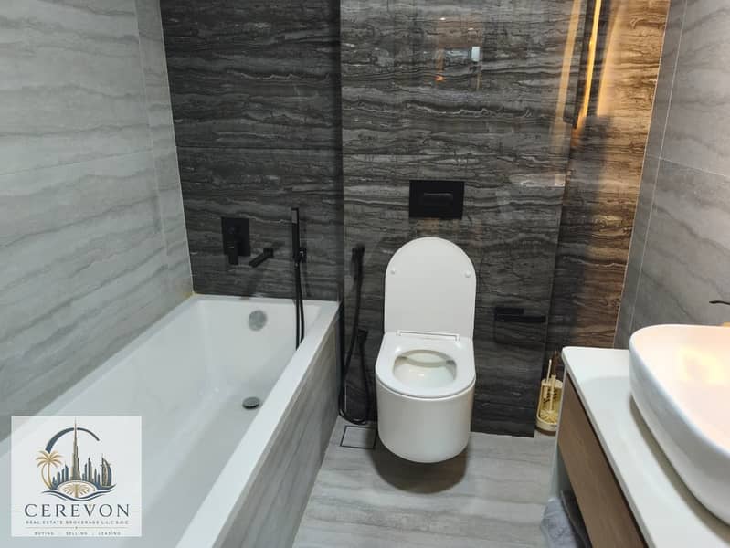 17 a3c6fc81-629a-4d7e-96b7-e9a660db3620. jpg