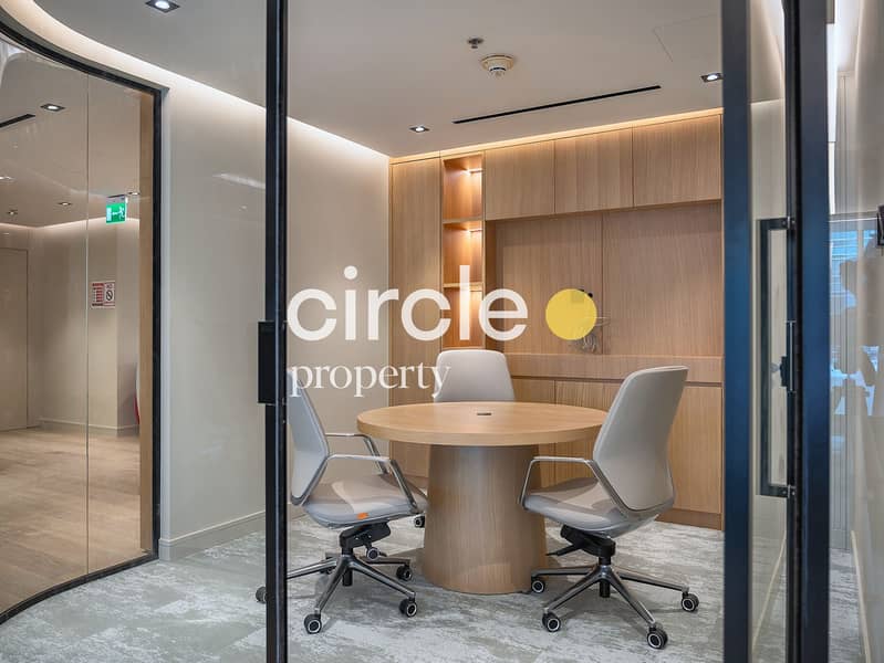 18 04-meeting-room-round-1. jpg