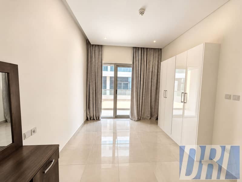 8 19_master_bedroom_balcony_alt. png