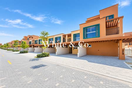 5 habitaciones Townhouse para en Alquiler en DAMAC Lagoons, Dubai - Casa adosada en DAMAC Lagoons，Nice, 5 dormitorios, 200000 AED - 16617393