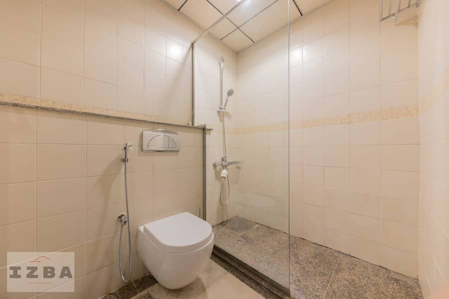 9 bathroom. jpg