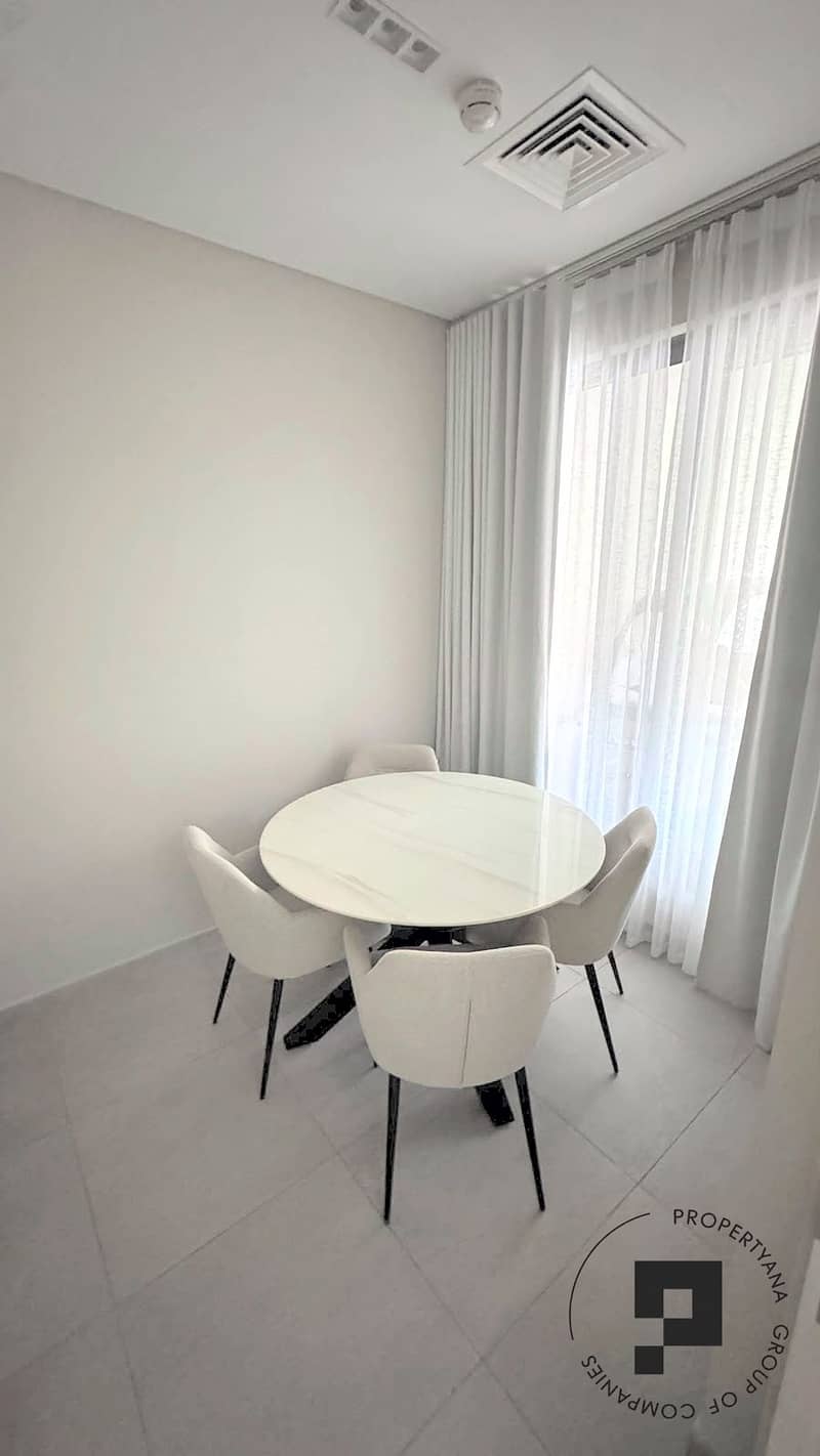 6 07-dining. jpg