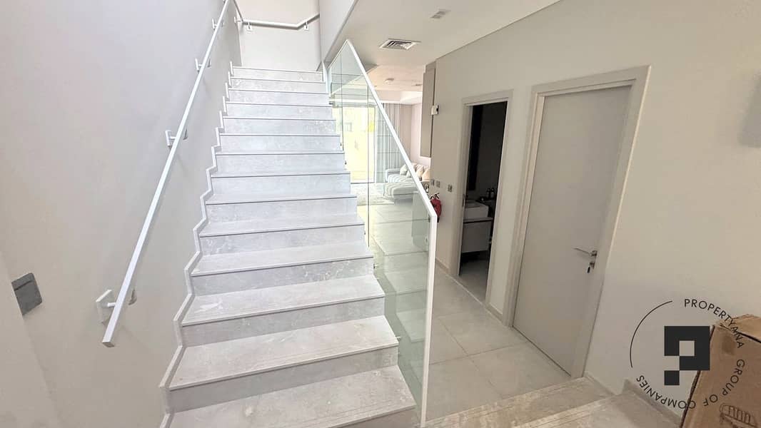 9 01-staircase. jpg