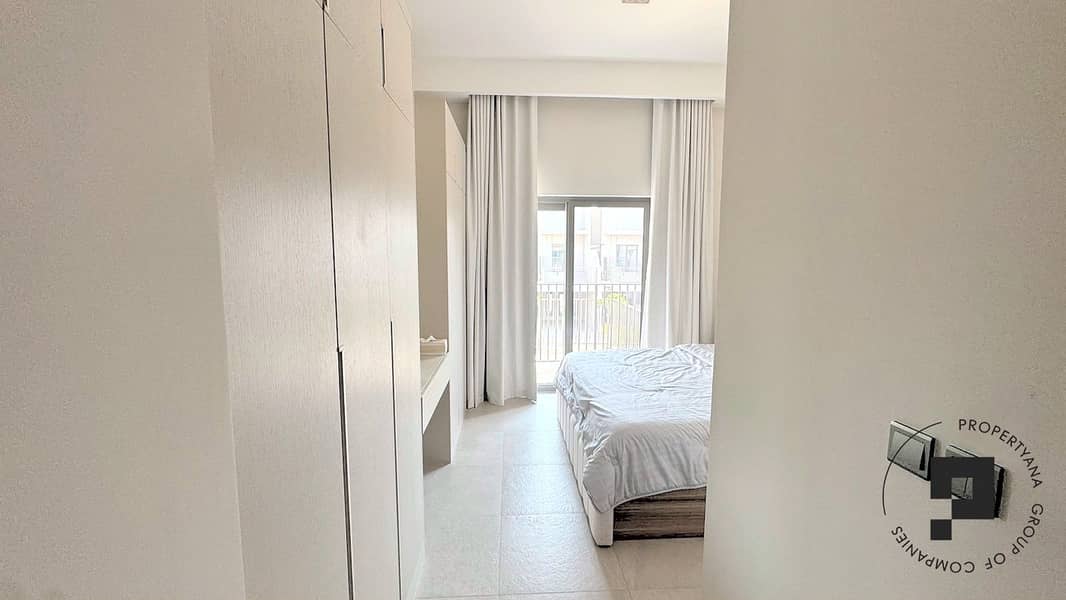 13 18-bedroom-doorway. jpg