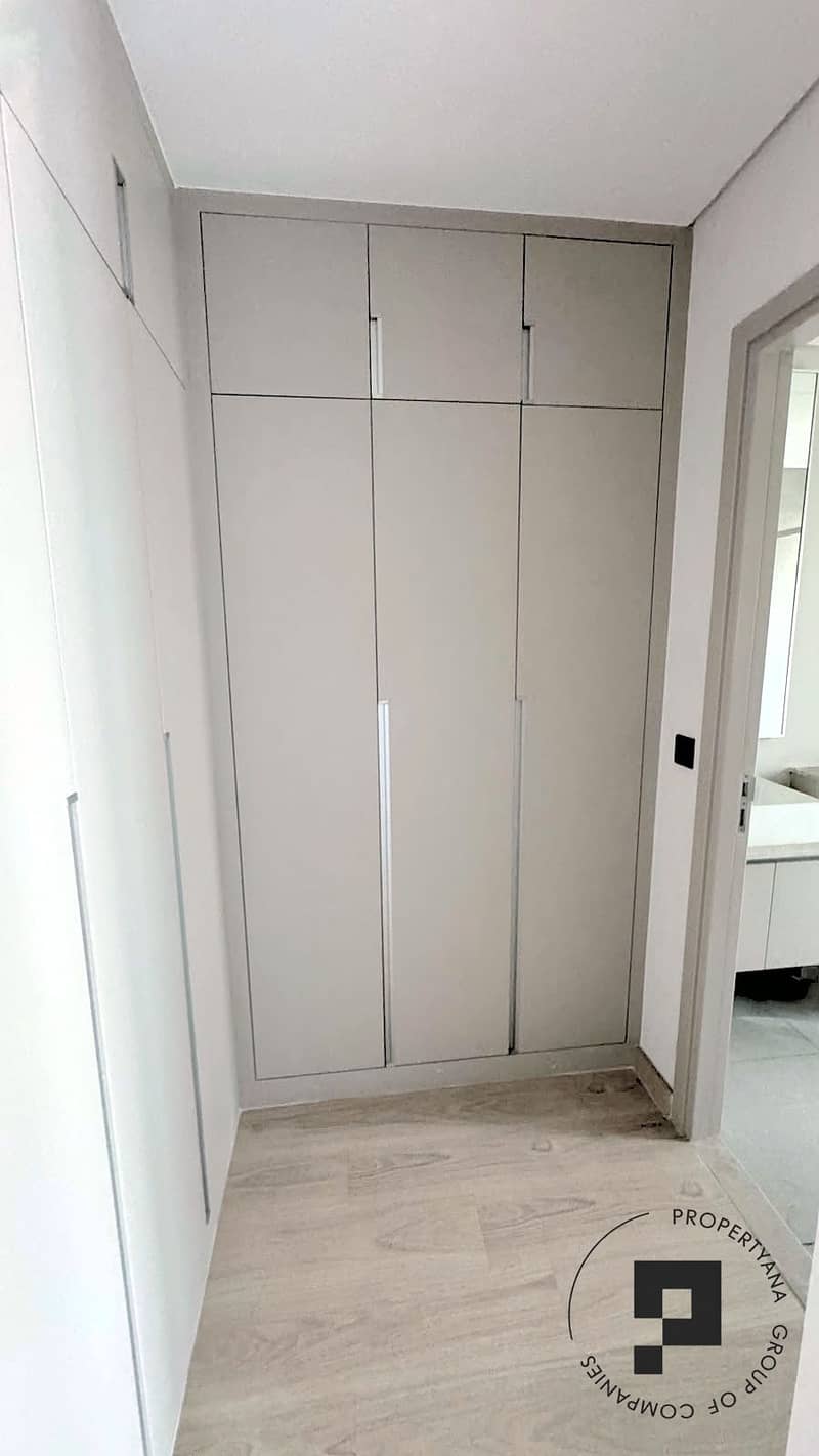 18 33-wardrobe. jpg