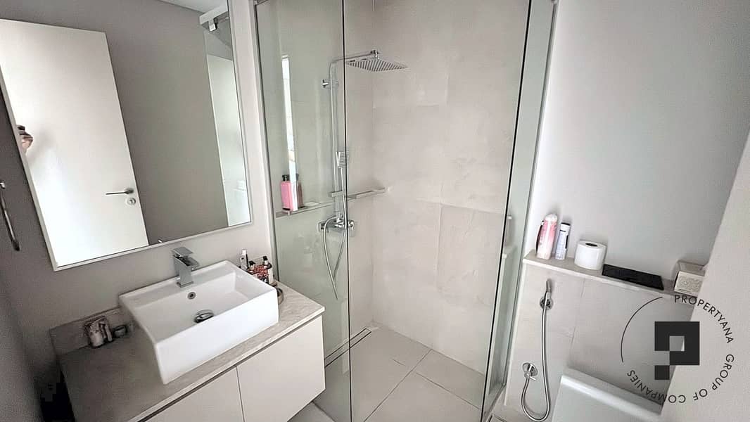 20 08-bathroom-1. jpg