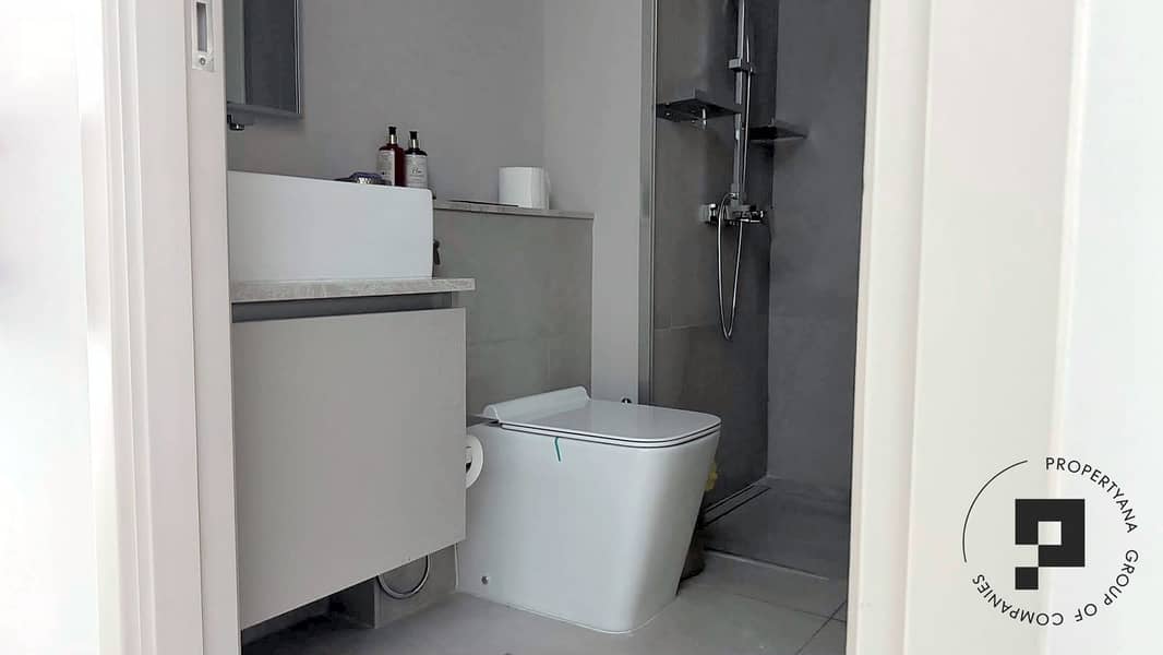 22 13-powder-room. jpg
