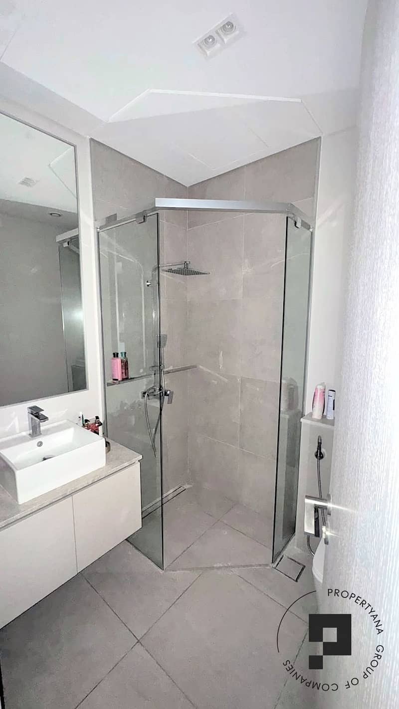 27 26-shower-room. jpg