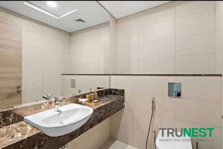 11 BATHROOM. jpeg